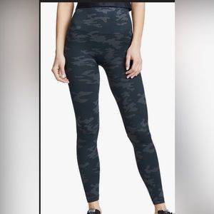 Spanx booty boost leggings size medium.